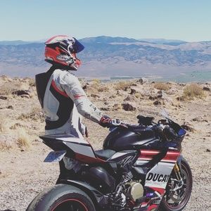 Meet your Posher, Chin